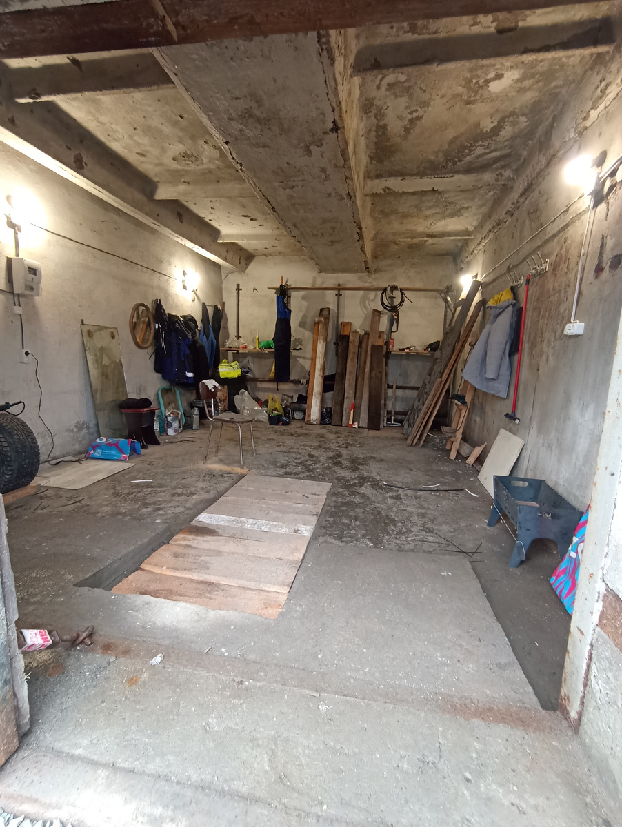 Вот так в общем плане выглядит электрика в гараже.