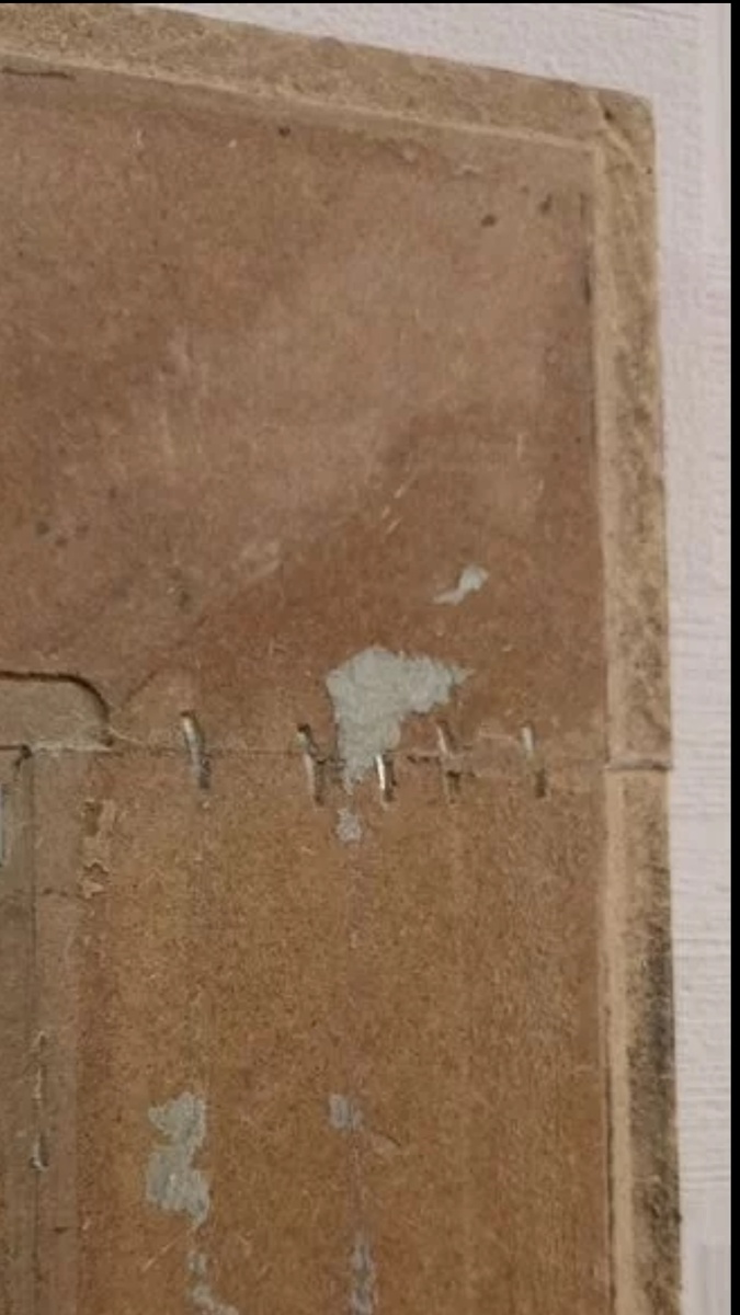 Рама из МДФ, со скобами и остатками клея. Фото из архива автора.