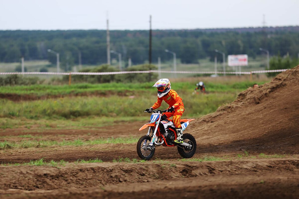 Если питбайк является спортивным инвентарем, то и пользоваться им нужно на специальных трассах, например, как возле бывшего кожзавода на выезде из Канска.