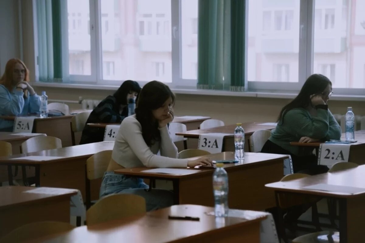    Нужно объяснить, что на ЕГЭ жизнь не заканчивается.