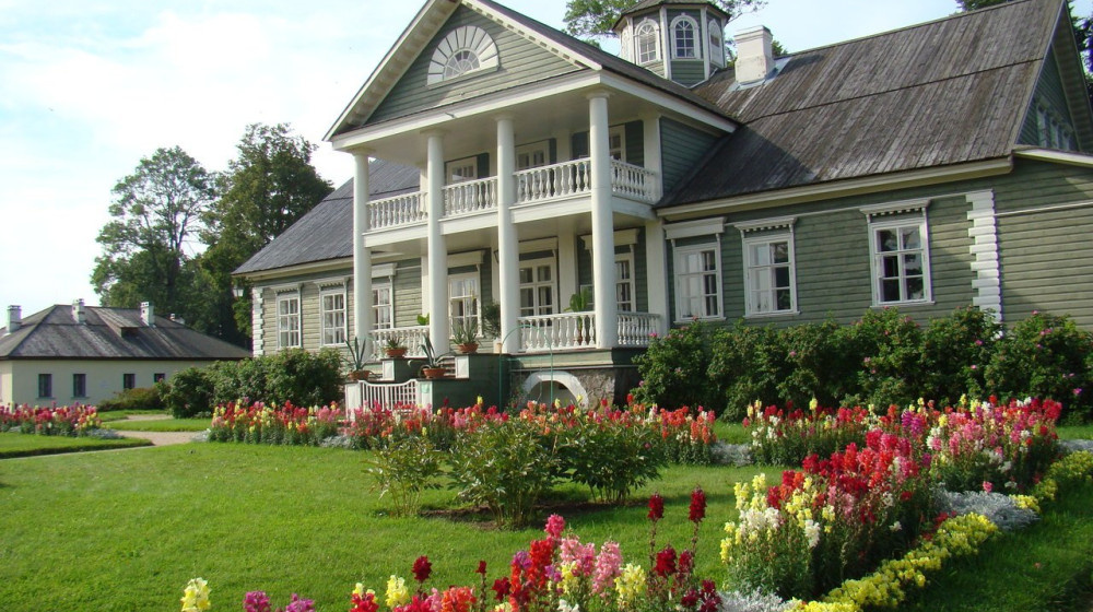    Пушкинские Горы: уединение и роскошь псковского барокко