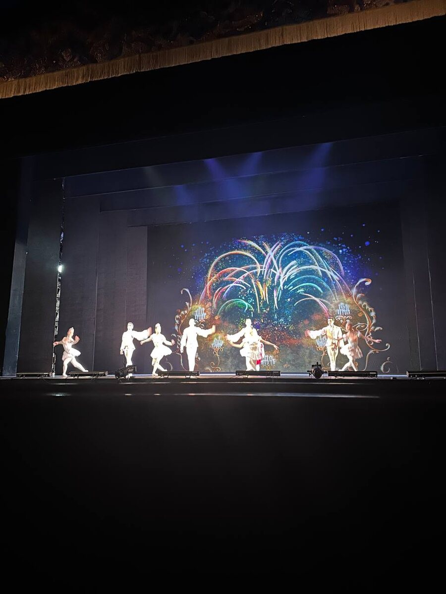 Театр балета им. Леонида Якобсона на сцене МАМТ. "Блестящий дивертисмент". Фото автора.