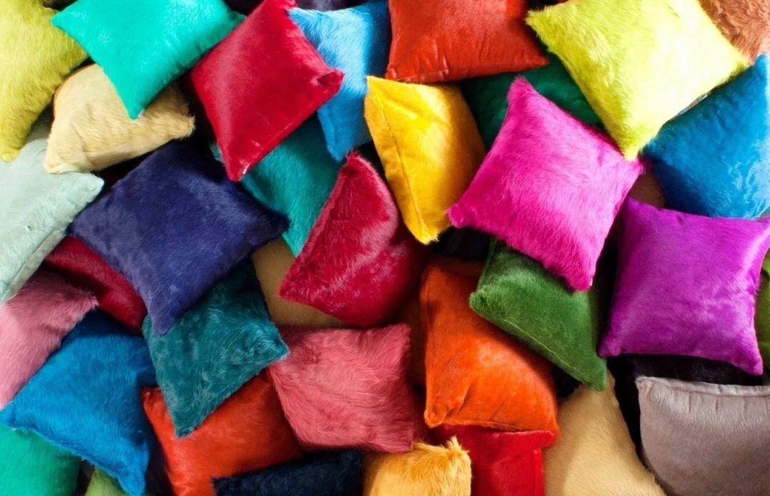 Много подушек