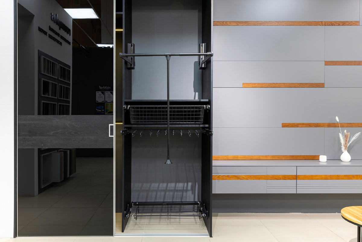 Распашной шкаф от Ричхоф