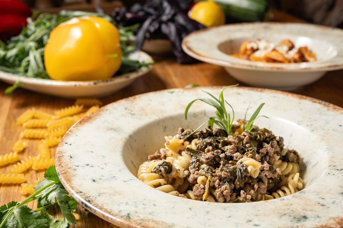 Фузилли «Чакапули» с кисло-пряным соусом с нежной бараниной, тархуном и белым вином ркацители в Megobari,