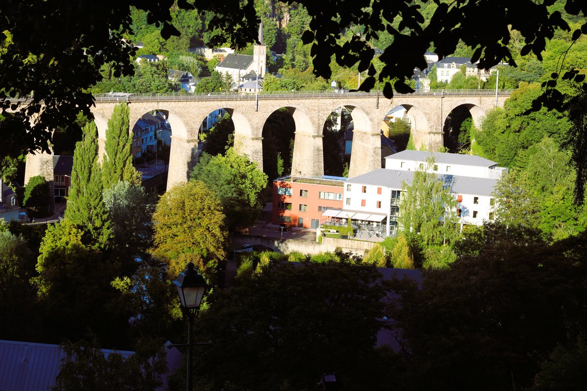 Виадук, или "Старый мост", как его часто называют жители города, – это историческая достопримечательность, соединяющая окрестности с центром города. Построенный в 1861 году британской компанией, в своё время он был чудом инженерной мысли. 