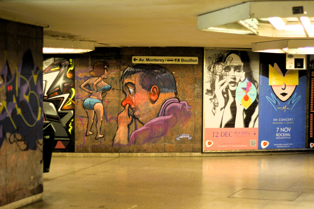 Граффити в подземном переходе