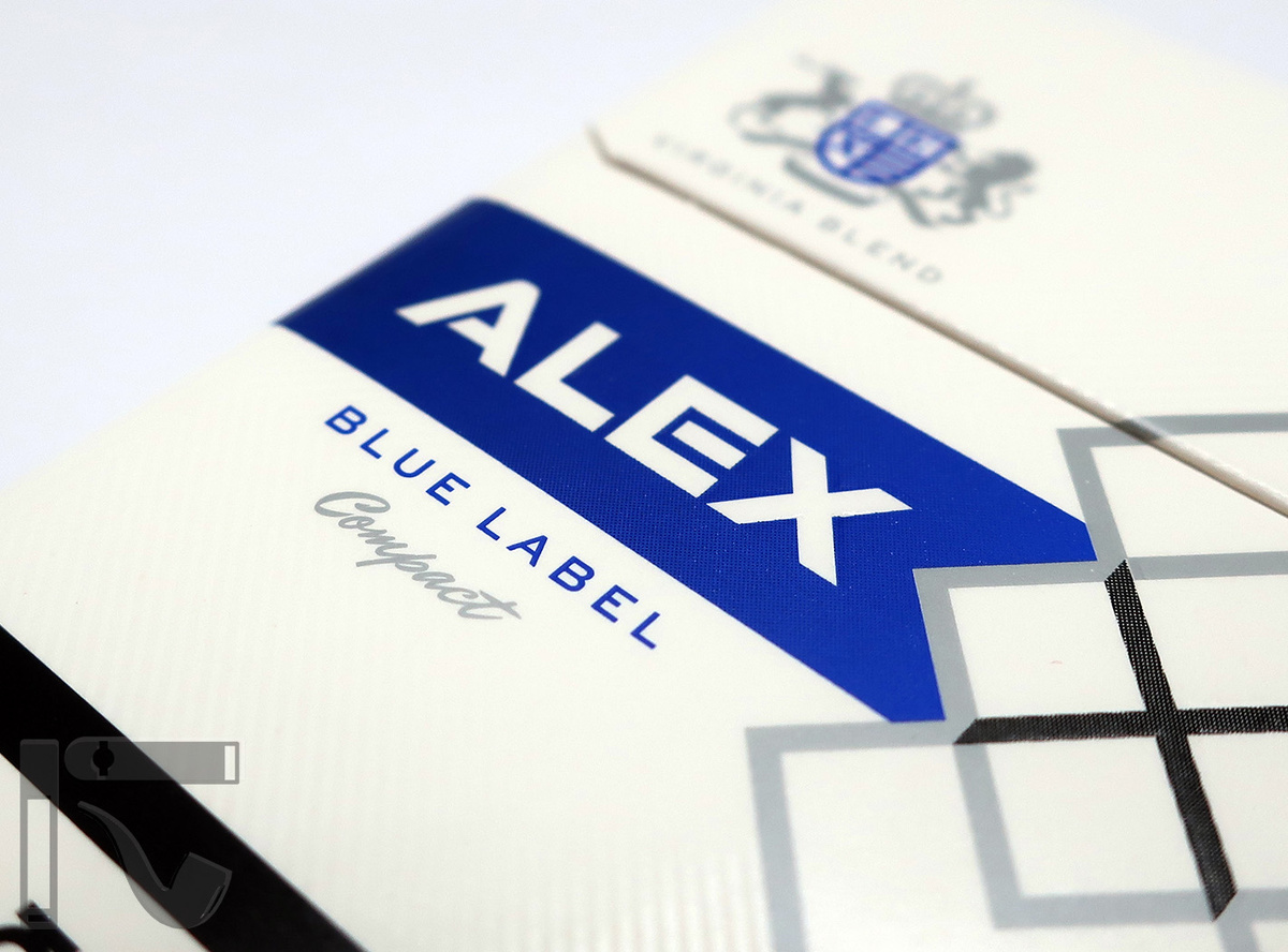 Сигареты Alex Blue Label. Фото: © канал "Уголок Курильщика"