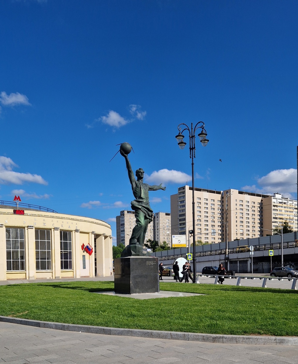 Памятник создателям первого спутника (1963 - Семен Ковнер)