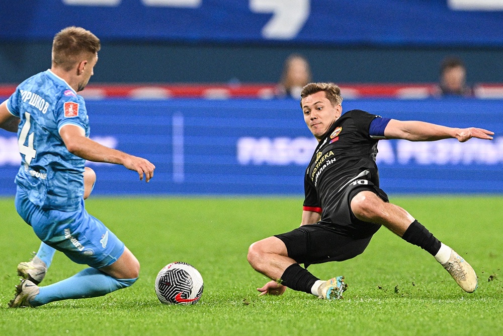    В первом матче Кубка между "Зенитом" и ЦСКА Юрий Горшков (слева) и его одноклубники одолели столичную команду со счетом 2:0. / РИА Новости