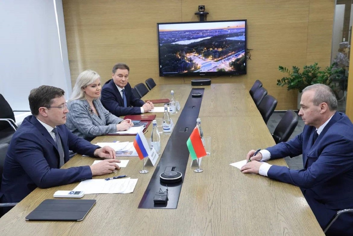    Особое внимание на встрече – подготовке к XII Форуму регионов России и Беларуси