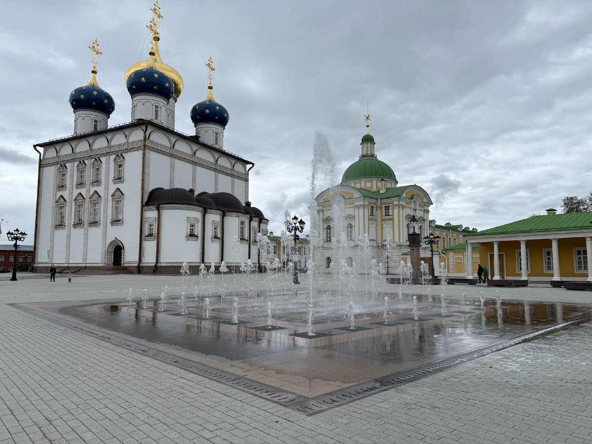 Тверь, Соборная площадь. Сделано всё красиво. Фото моё.