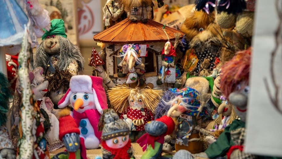    Торговля сувенирами на ярмарке. Иллюстрация. Автор фото: Тихонов Михаил