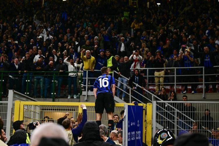 Момент матча Интер-Барселона. Фото: Afp