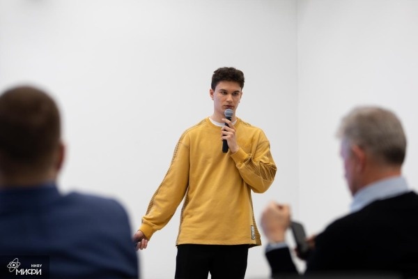 Антон Москалюк на демо-дне Акселератора  📷
