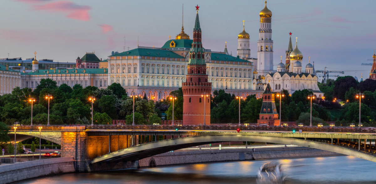 История России — это тысячелетний путь формирования и многократной трансформации уникальной государственности на огромных евразийских пространствах, отмеченный постоянной борьбой за единство, суверенитет и самобытный цивилизационный путь перед лицом внутренних вызовов и внешних угроз.