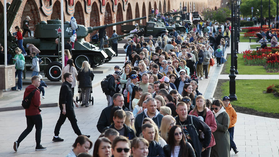 Очередь на экскурсию по кремлевской стене в «Ночь музеев».📷Фото: Роман Яровицын / Коммерсантъ