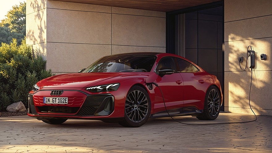   На фото: обновлённая стартовая версия Audi e-tron GT