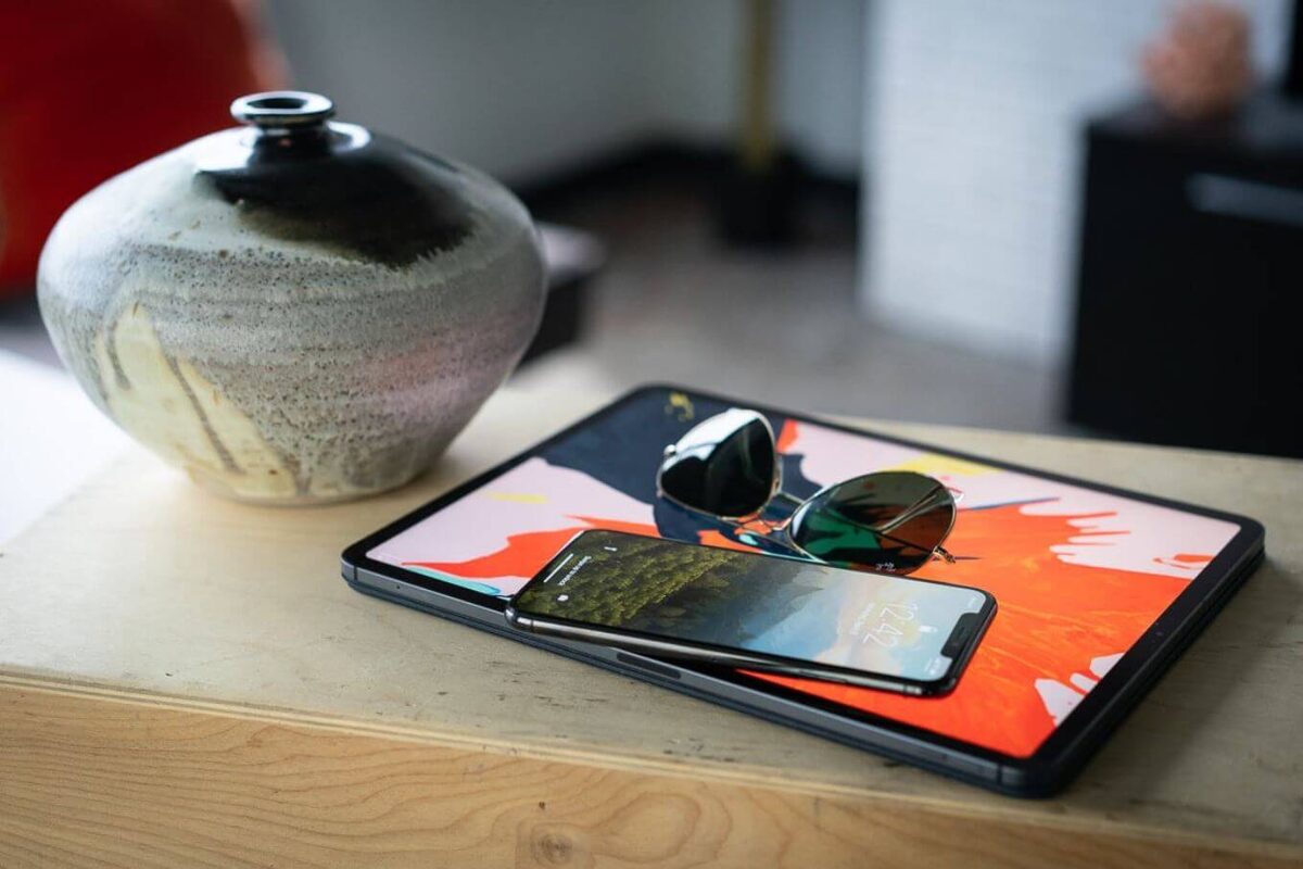    Рассказываем, как настроить разблокировку iPhone в очках. Фото: macworld.com