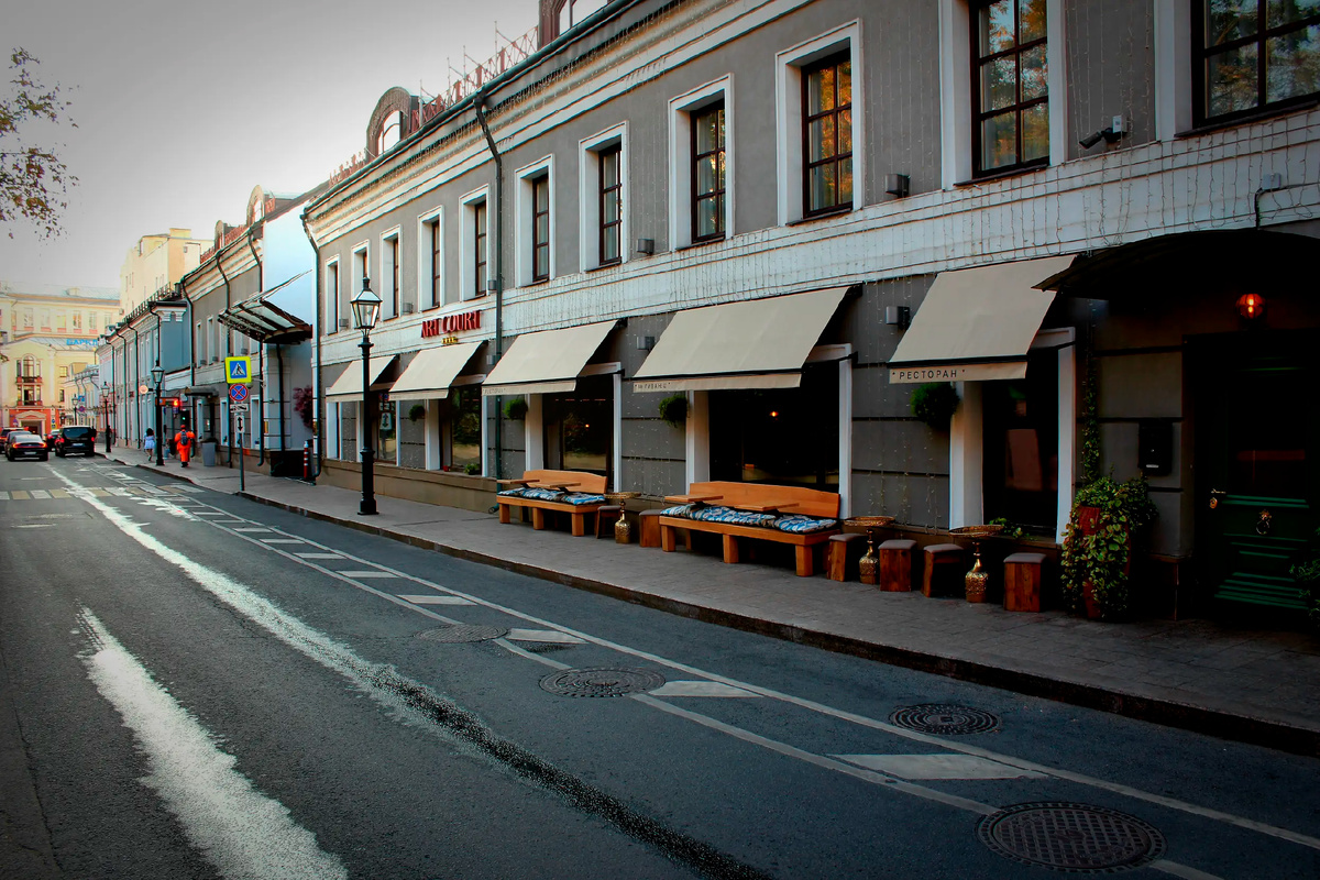 Ресторан Mr. Ливанец по адресу: Вознесенский переулок 7