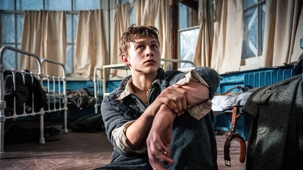 «Группа крови», фильм 2025 года — история о детях-донорах в лагере смерти. Обложка © Кадр из фильма «Группа крови», режиссёр Максим Бриус, сценаристы Мария Ошмянская, Александр Иванов, Александр Пайгалик и др. / Kinopoisk