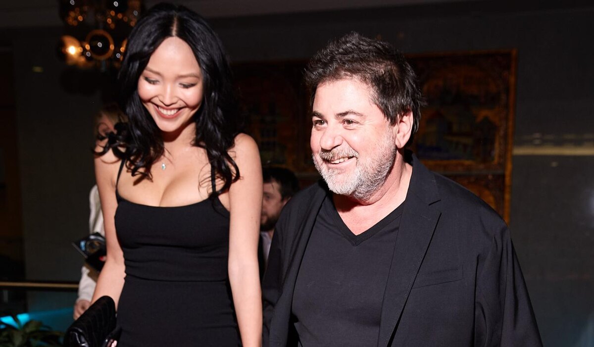     Александр Цекало вместе с четвертой женой впервые за долгое время появился на публике