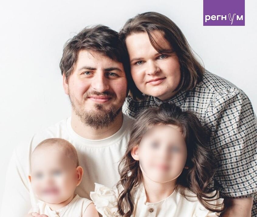    Отец Антоний с матушкой Серафимой, сыном и дочерью / Источник: © фото из семейного архива