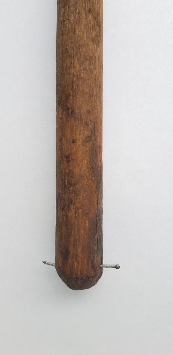 Маркер лучше сделать снизу плоским, семена лучше распределятся в ямке.