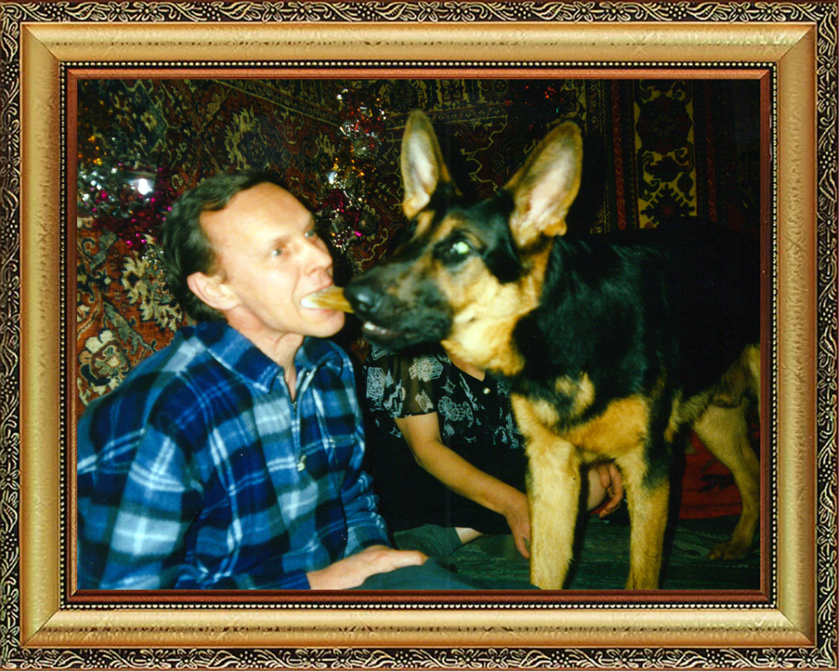 Фото из архива Ивановых и Рыжковых – Перетягивание косточки (Леонидыч и НИКО, январь 2004)