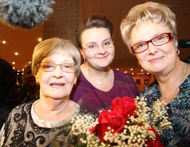    Нина Гребешкова с внучкой и дочерью