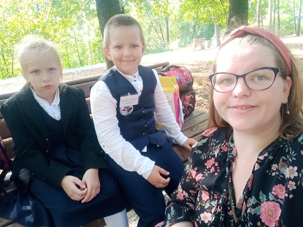 В этом учебном году, младший сын пошёл в школу. Старшая в третий класс. 1 сентября  2024 год.❤️