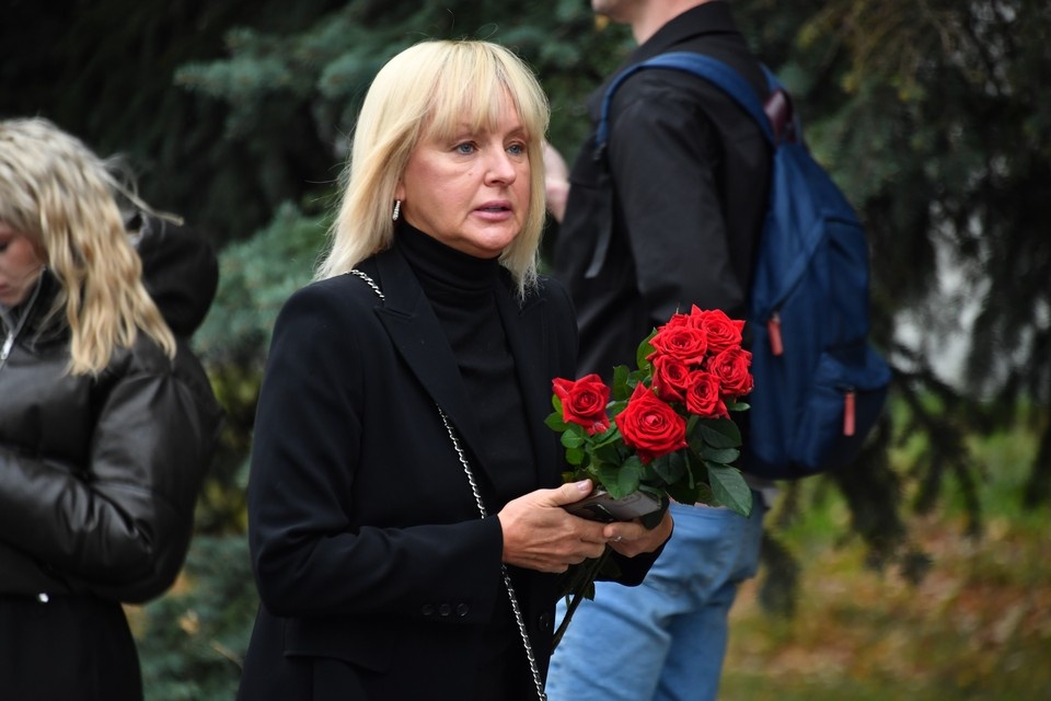 Светлана Лазарева на прощании с Вячеславом Добрыниным Фото: Михаил ФРОЛОВ