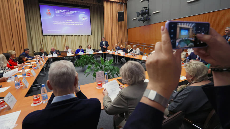 Всероссийский координационный совет уполномоченных по правам человека. Работа секции "Социальная адаптация ветеранов специальной военной операции" на площадке Областного центра реабилитации инвалидов.📷Фото: Марина Молдавская / Коммерсантъ