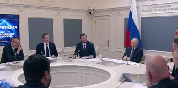Владимир Путин на встрече с «Деловой Россией». Справа от президента — ее глава Алексей Репик