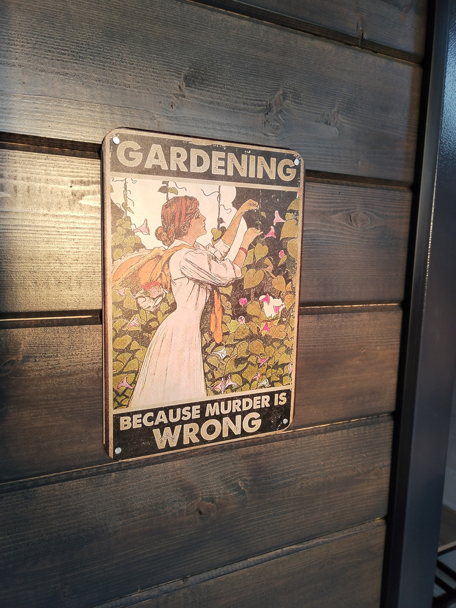 "Садоводство. Потому что убивать людей нехорошо".