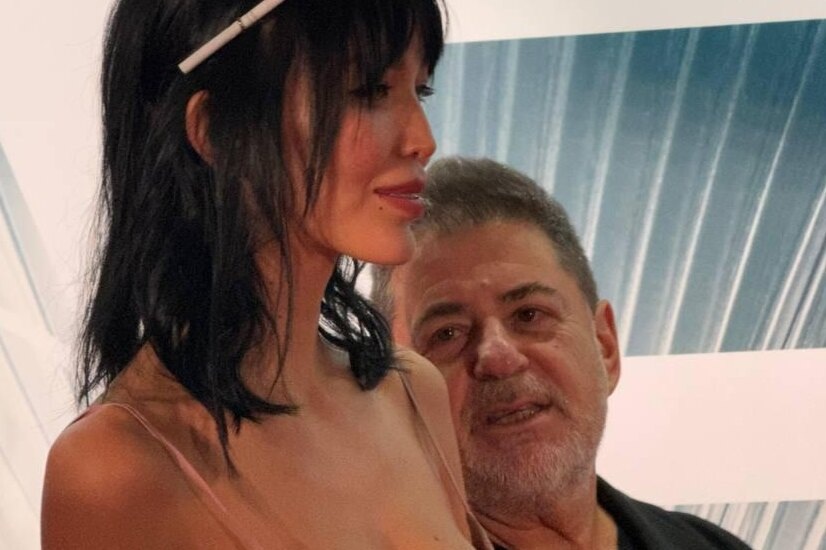     Похудевшие Александр Цекало и Дарина Эрвин вернулись в Россию и появились на премии