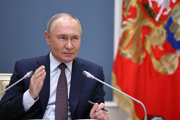    Открывая встречу, Путин подчеркнул, что экономика России «демонстрирует устойчивость» и развивается.   
Фото: www.kremlin.ru