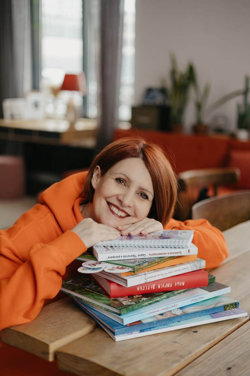 Мария Сидлер - детский писатель, член Союза детских и юношеских писателей.