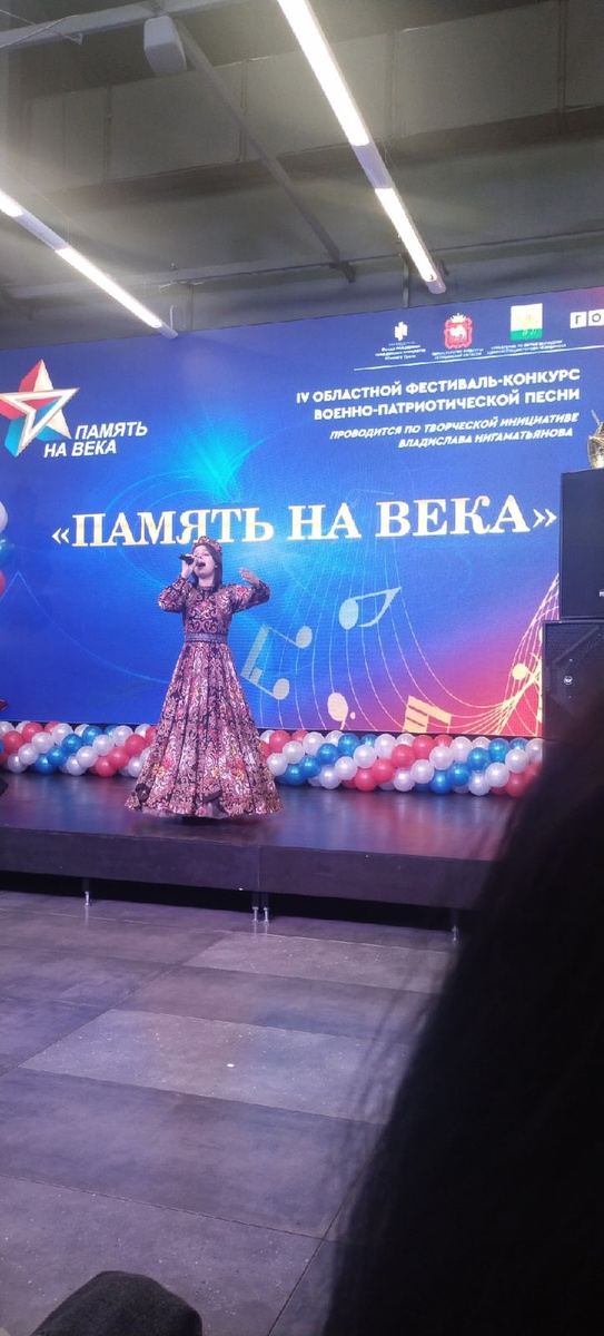 Фото автора. Кристина Бойко поёт "Заклинание о Земле русской"