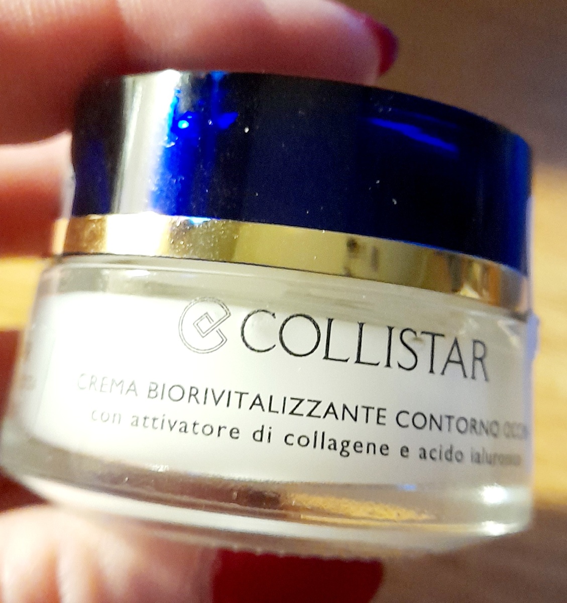 Крем для кожи вокруг глаз. 