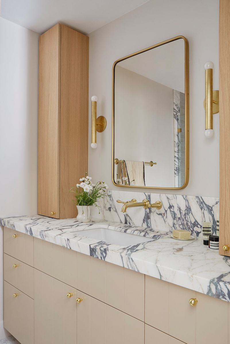 Какую столешницу выбрать в ванную