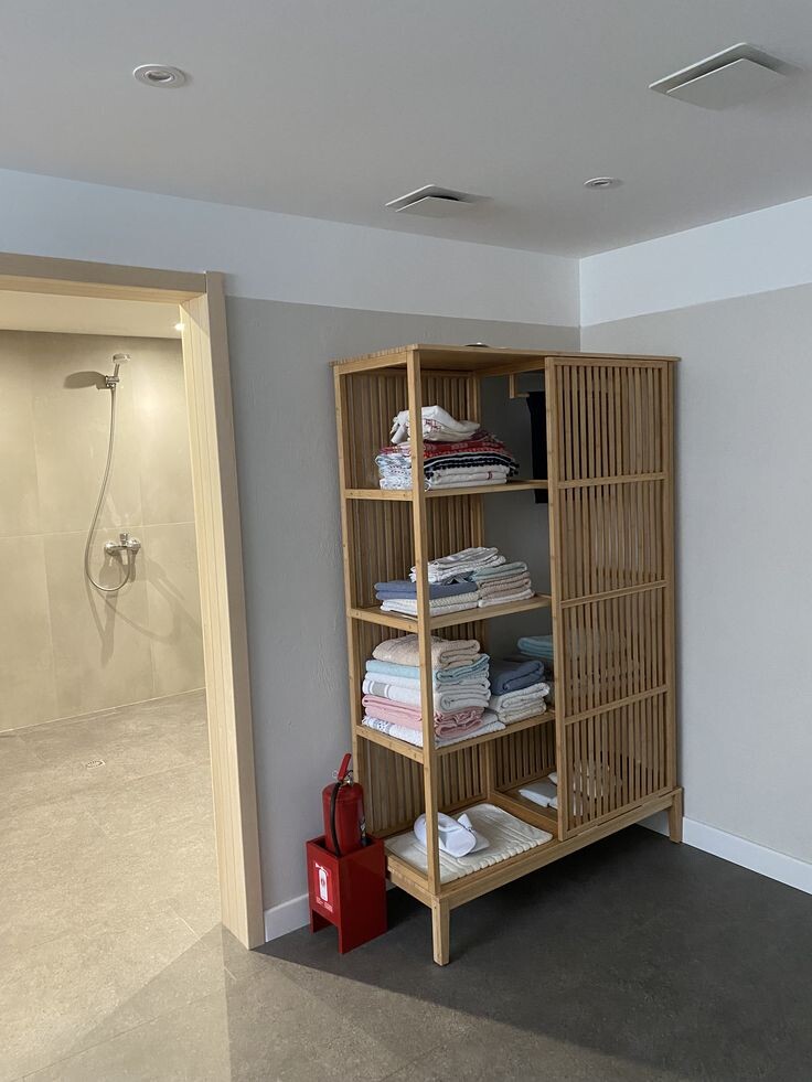 СПА-комплекс, раздевалка. В раздевалке установлены приточные диффузоры, в душевой и с/у (раздельные) - вытяжные.