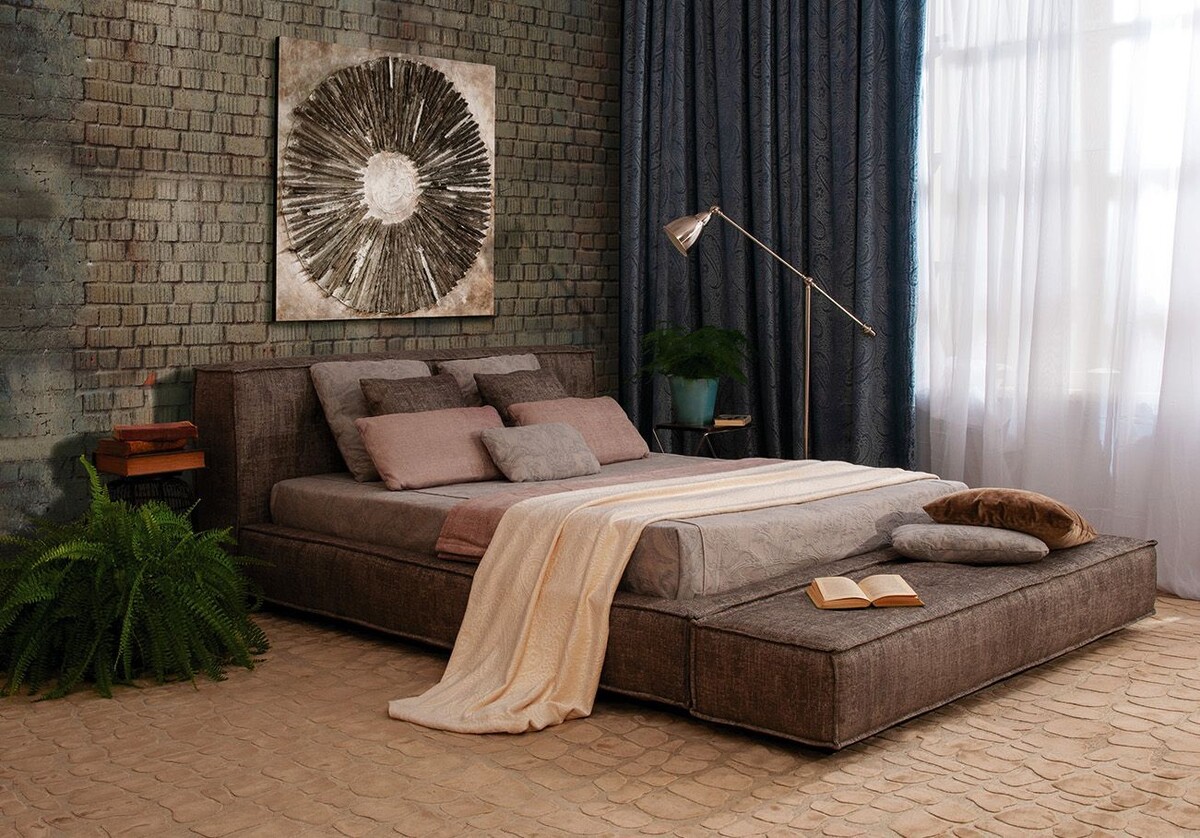 Кровать для спальни в интерьере (фото: 8marta.ru)