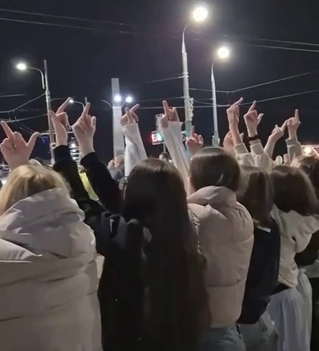  Они и не думали, что оскорбляют свою страну и свой народ. Они просто веселились. Фото: Кадр из видео