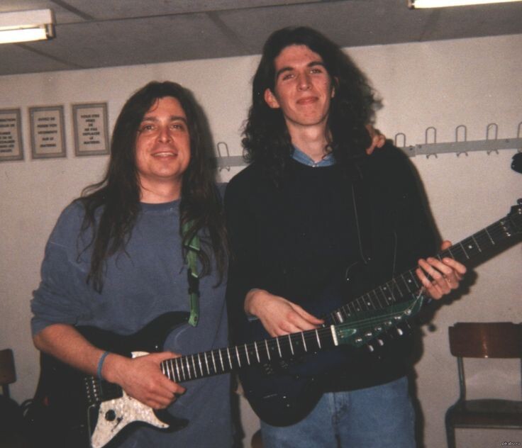 Брайан Патрик Кэрролл (справа). Источник фото: https://pin.it/2TFPwrayB