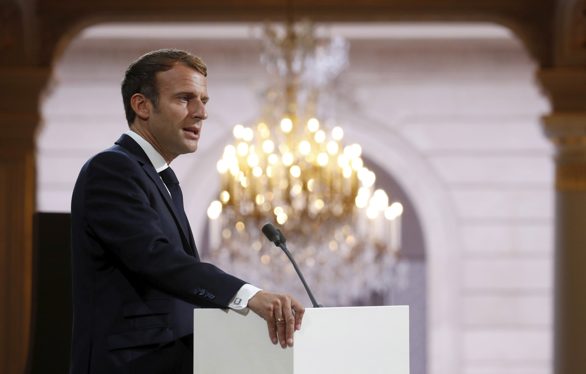    Президент Франции Эмманюэль Макрон  Gonzalo Fuentes/Pool Photo via AP