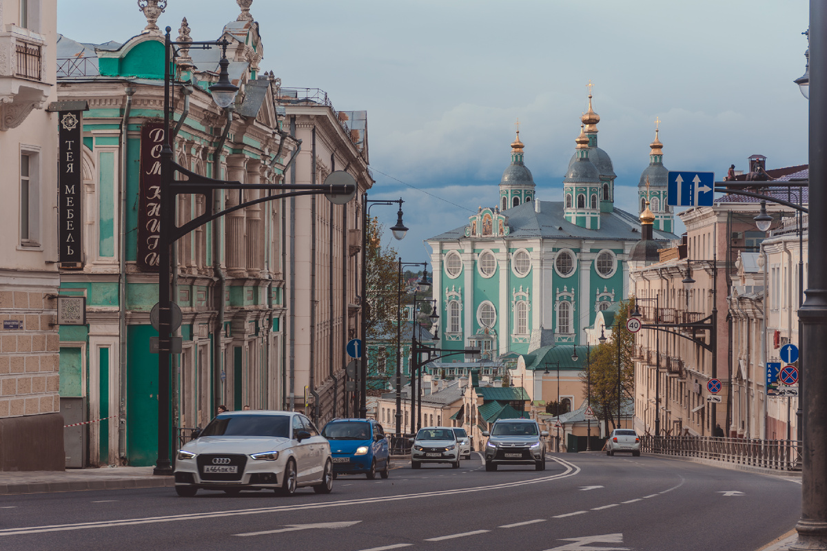 Вид на Свято-Успенский кафедральный собор с Большой Советской улицы