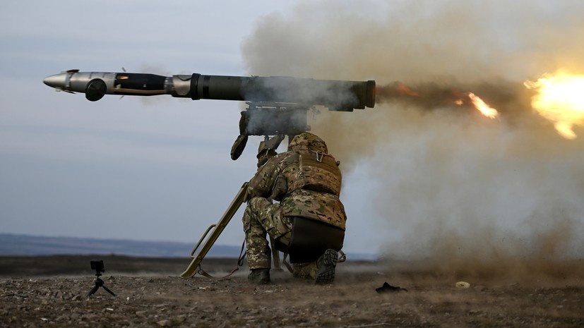     Военнослужащий группировки войск «Центр» ВС РФ совершенствует навыки стрельбы из противотанковых ракетных комплексов (ПТРК) «Корнет» на Авдеевском направлении РИА Новости Станислав Красильников