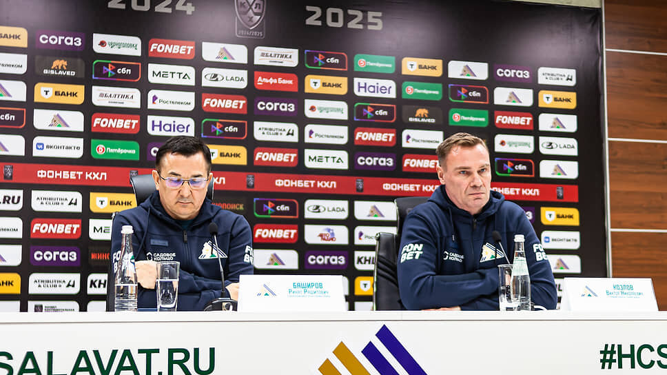 Гендиректор "Салавата Юлаева" Ринат Баширов (слева) и главный тренер команды Виктор Козлов ответили на вопросы СМИ.📷Фото: Идэль Гумеров / Коммерсантъ