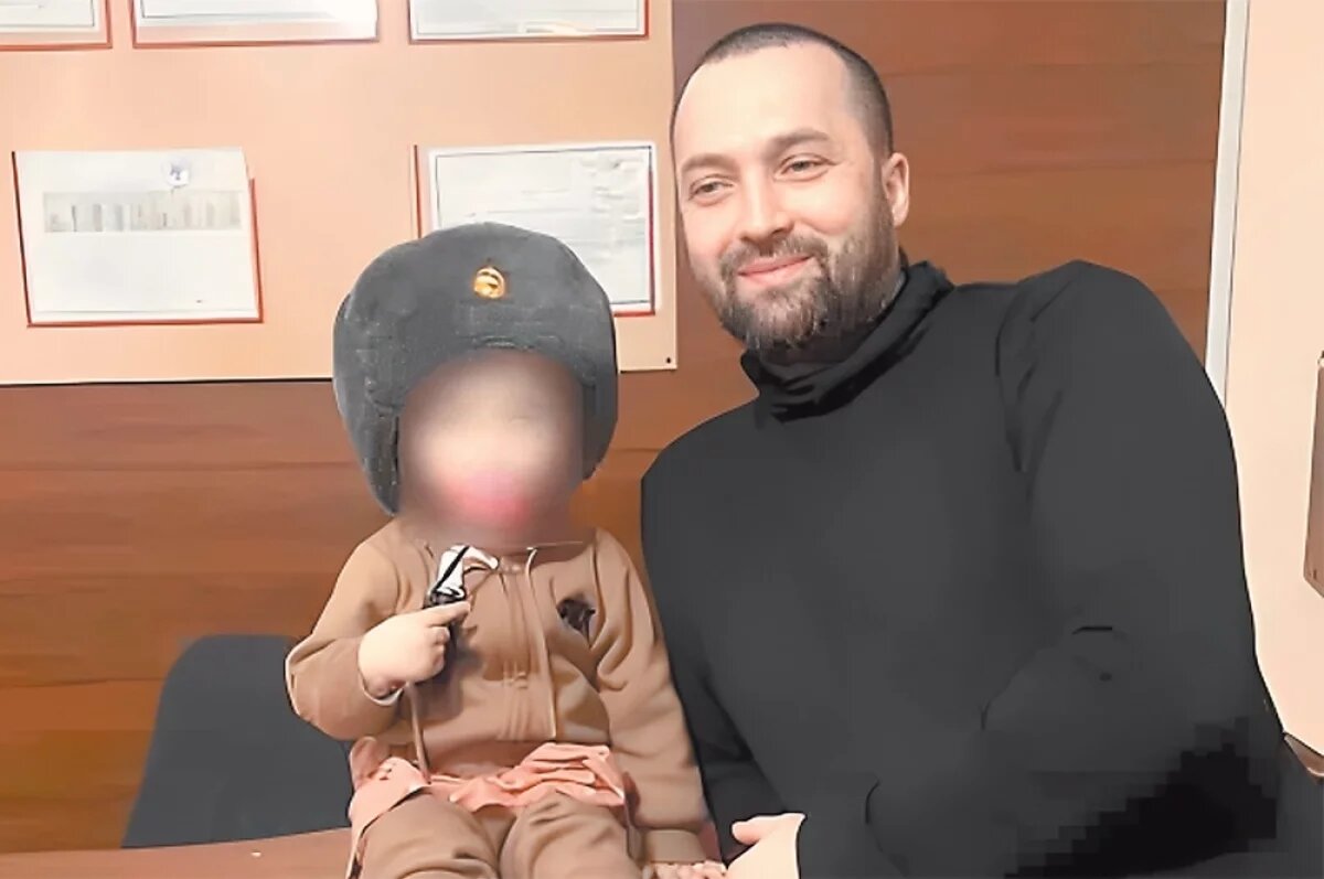    Между долгом бойца и долгом отца он выбрал... оба.